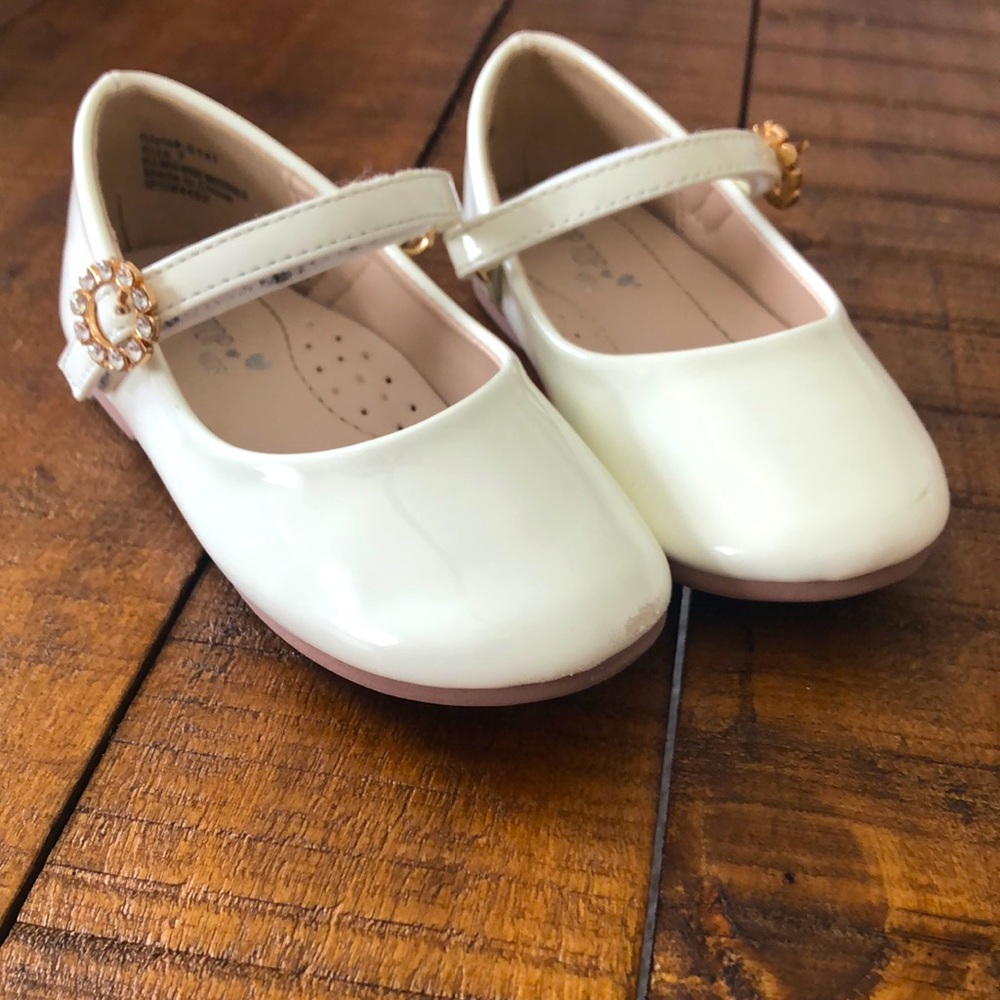Girls ivory dress shoe- toddler 7